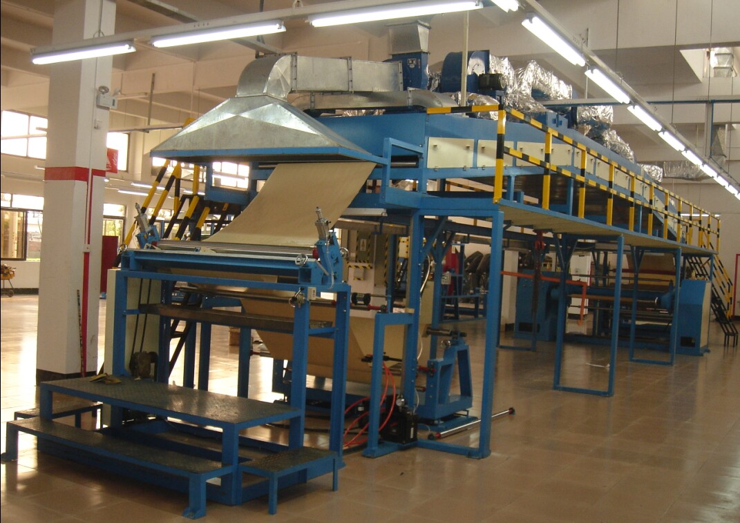 賜昌鞋廠現(xiàn)場不干膠自粘機、鞋材貼合機、強力膠貼合機、布料貼合機、泡綿貼合機、EVA貼合機