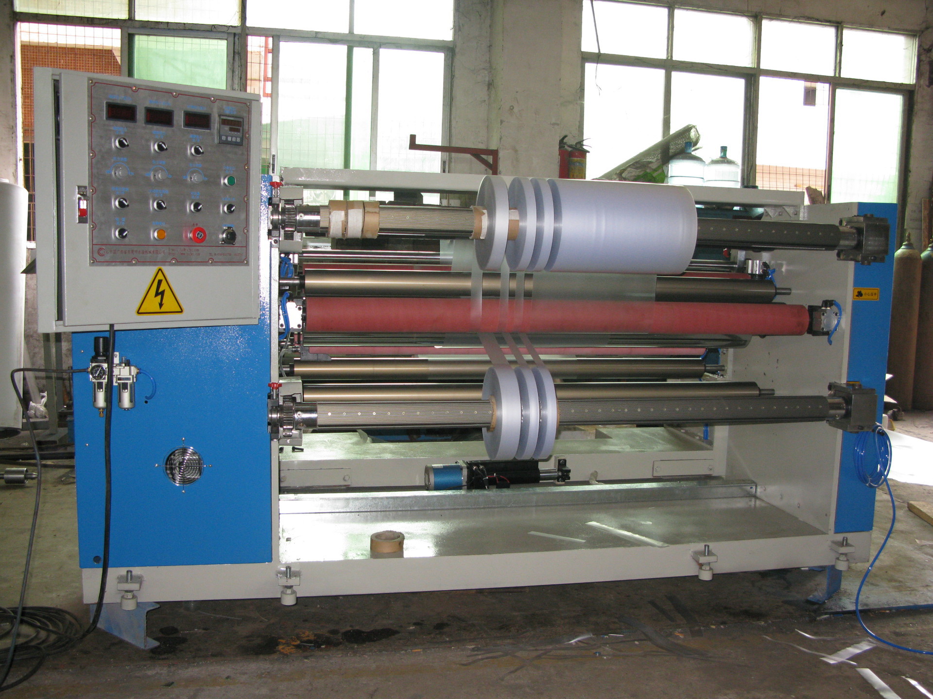 分切機(jī)是什么 ？分切機(jī)的工作原理